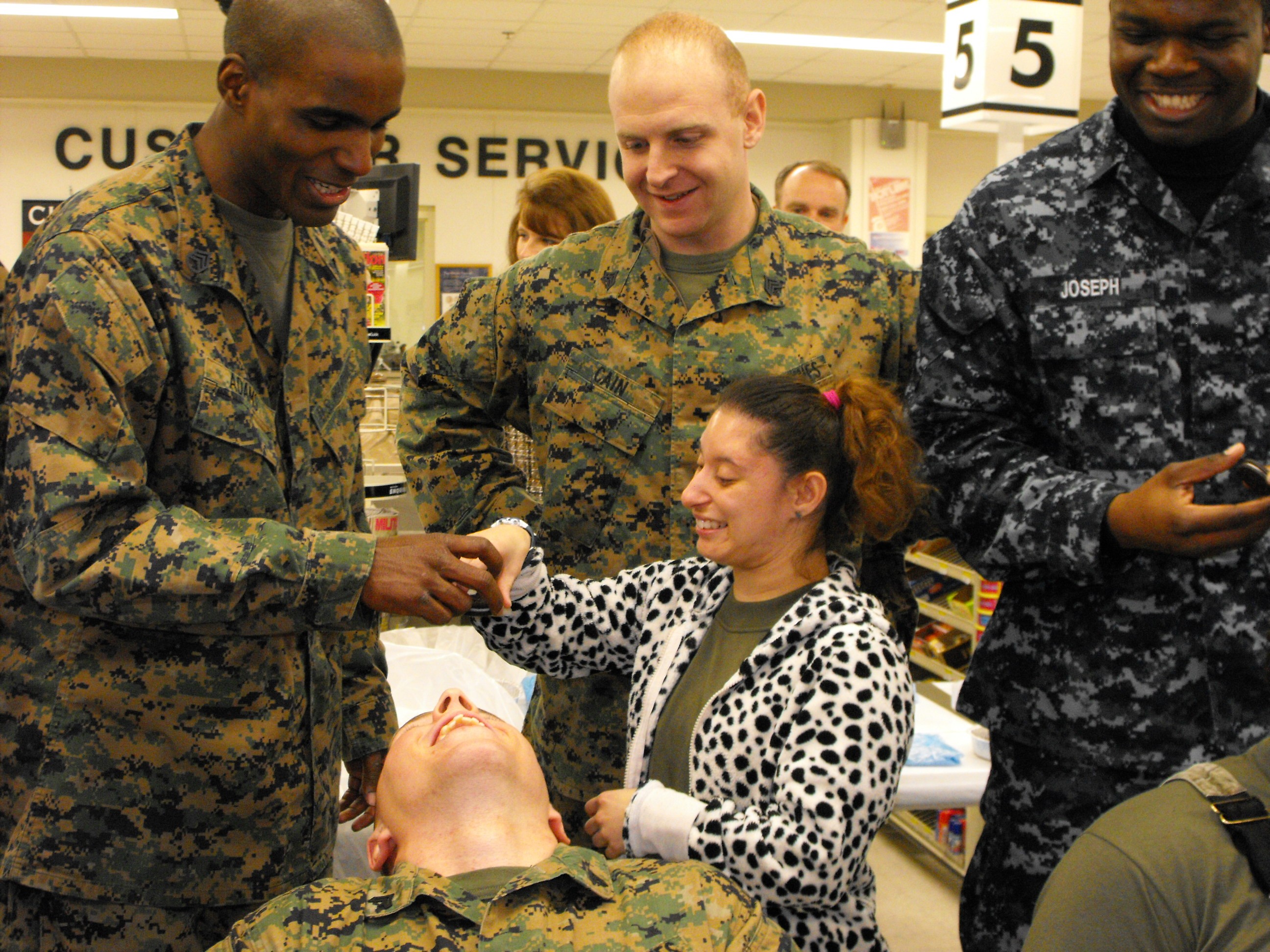 ./2011/Commissary Games/MCAS Cherry Pt Commissary 0036.JPG